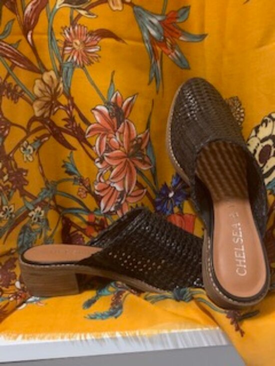 Chelsea & Violet - Picture 1 of 1